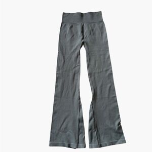 OQQ Women’s Ribbed Flared Pants – Gray – Size XL (NWOT)